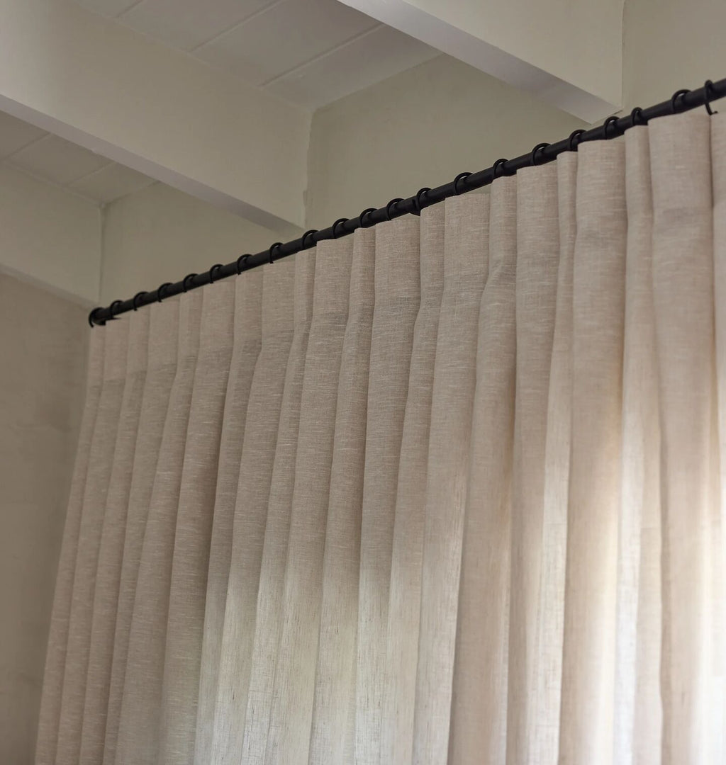 Black Curved Curtain Rod 40"-77"