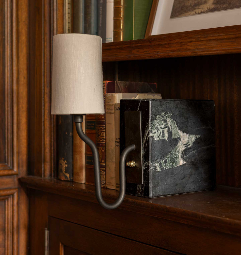 Calla Bookshelf Lamp Black
