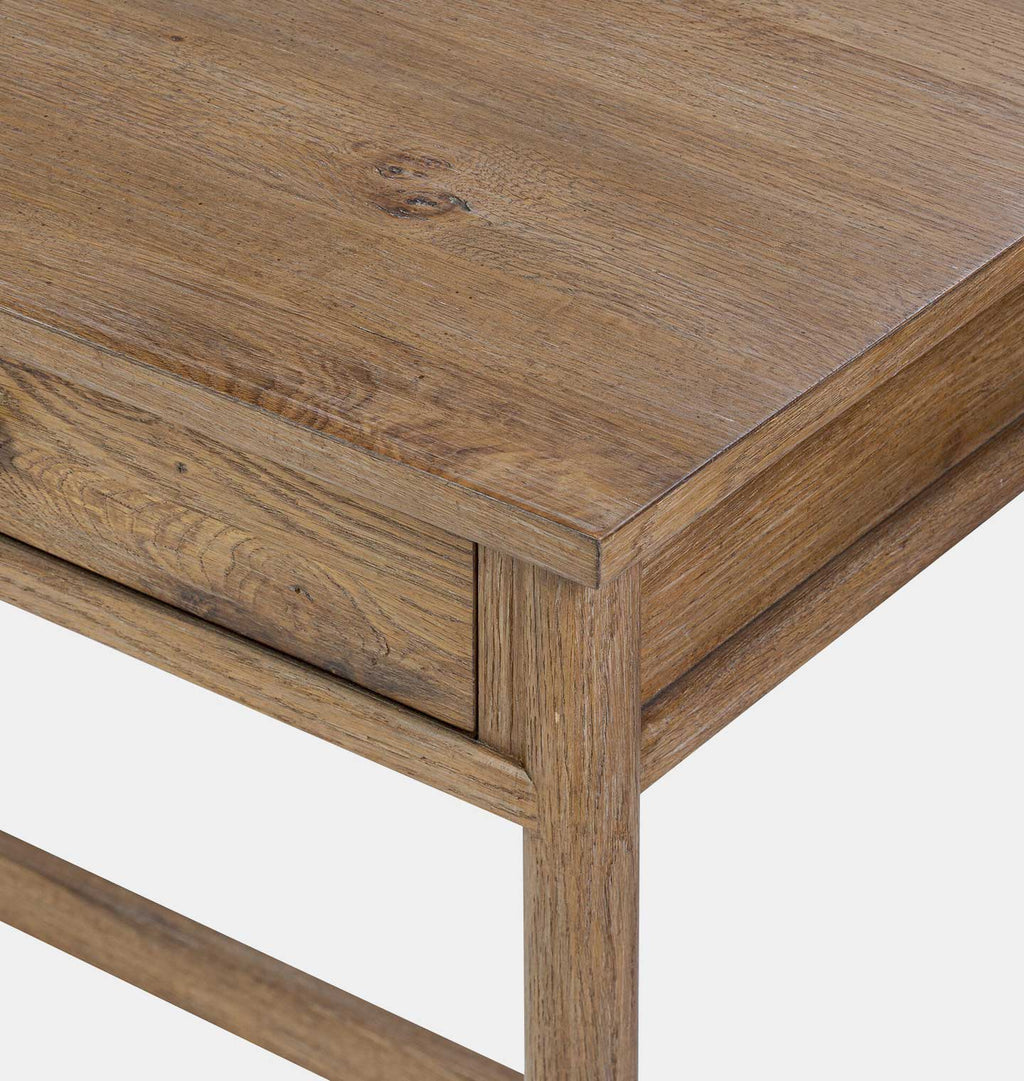 Bari Desk