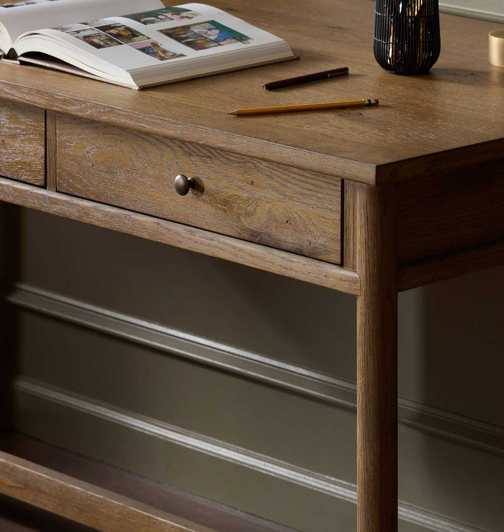 Bari Desk