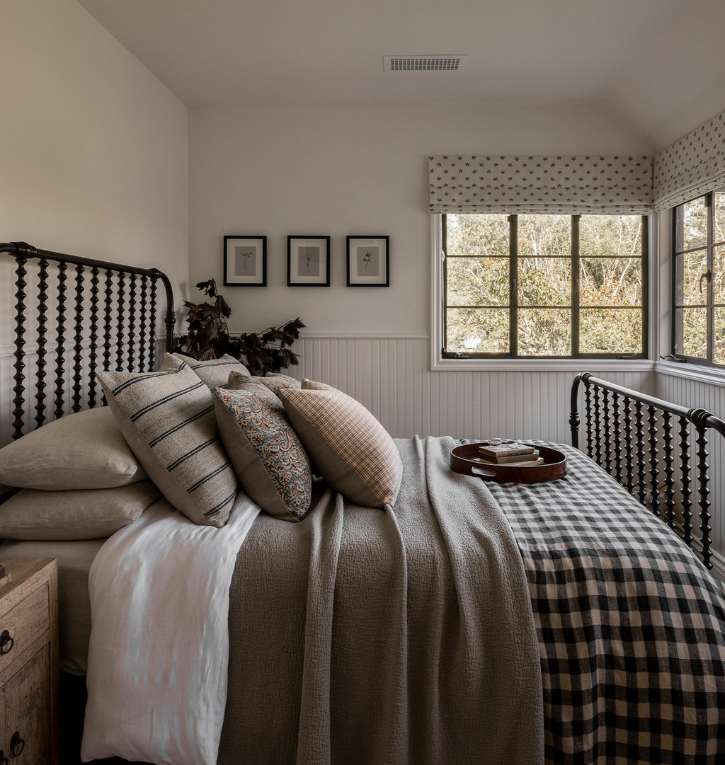 Nicolette Bed