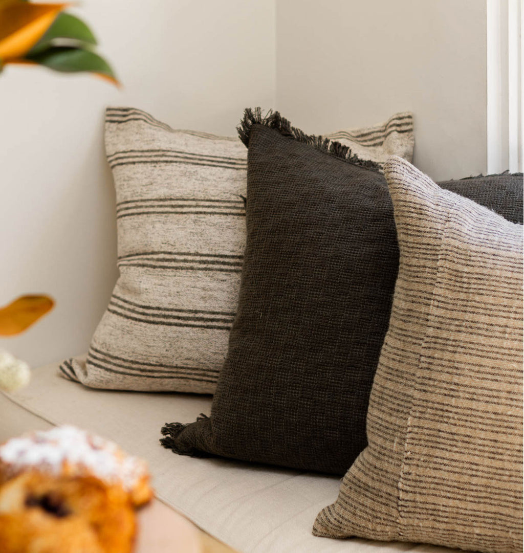 Zephyr Pillow 22'' x 22'' Ivory / Olive