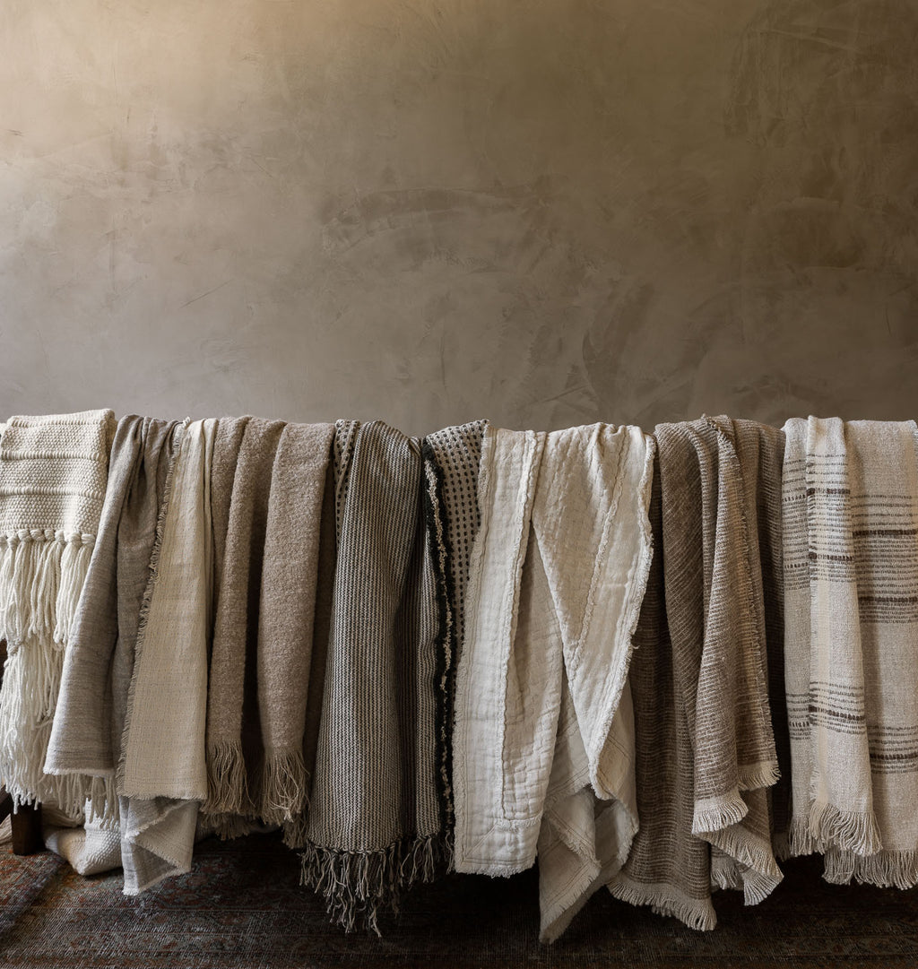 Unu Throw Blanket