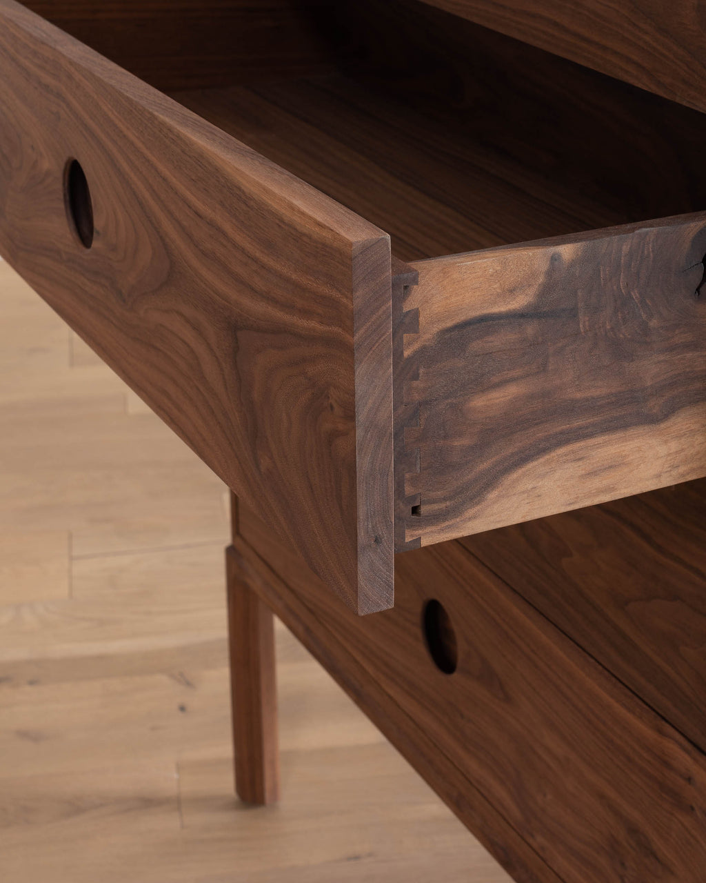 Kanan Dresser