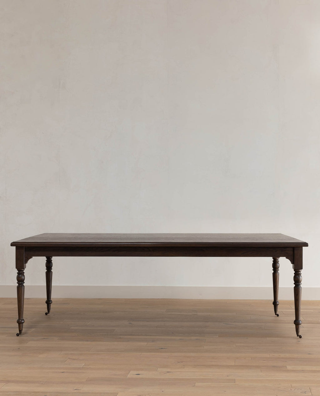Lavi Dining Table